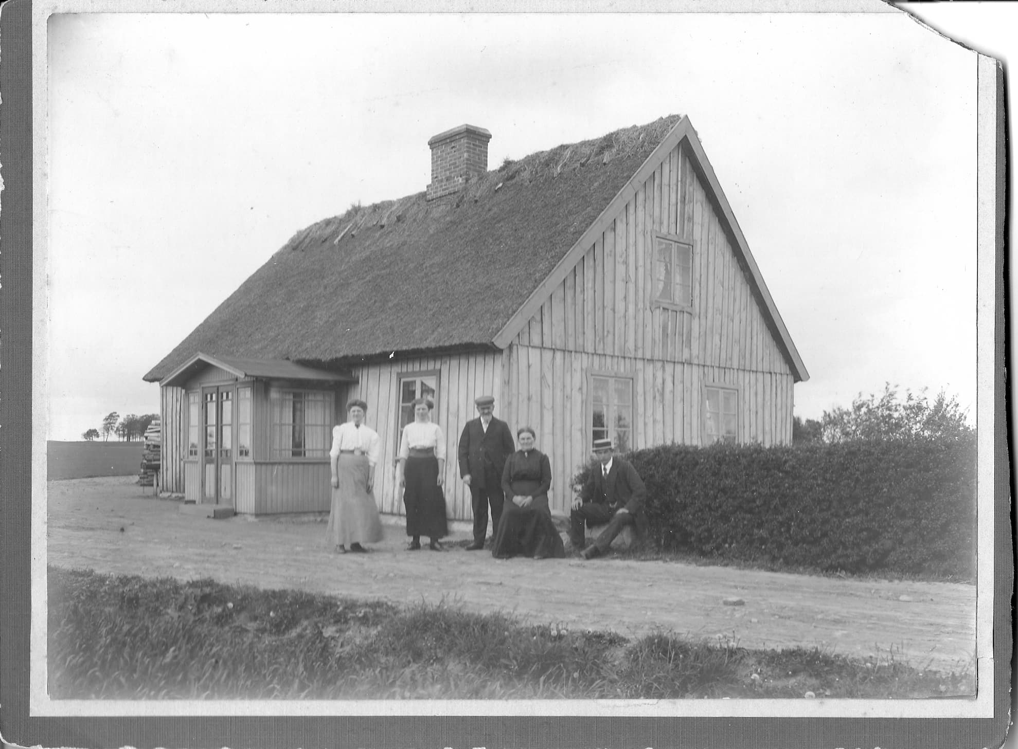 AuntEster,Hedvig,Gpa&GmaAndersson,UncleErnest1914SWE.jpg